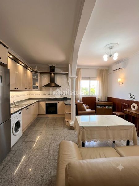 Foto 1ef4773b-03a5-495d-93e0-8a76a8f2247c. Casa aparellada amb aparcament a Torreblanca Sevilla