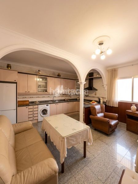 Foto 78940c09-1c75-4c95-aaec-1ce9fb6dc323. Casa aparellada amb aparcament a Torreblanca Sevilla
