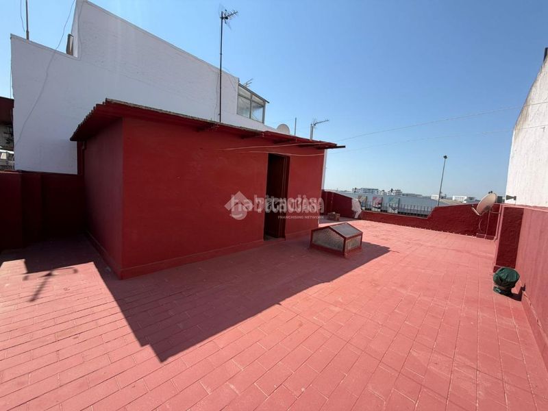 Foto faefe9b0-54b4-46ff-8a19-0aa9f107034c. Àtic a Torreblanca Sevilla