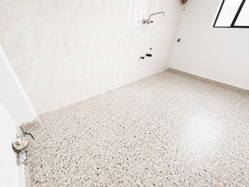 Foto 0c4ea770-798e-48c8-a97d-556ef7140071. Local comercial a Aluche Madrid