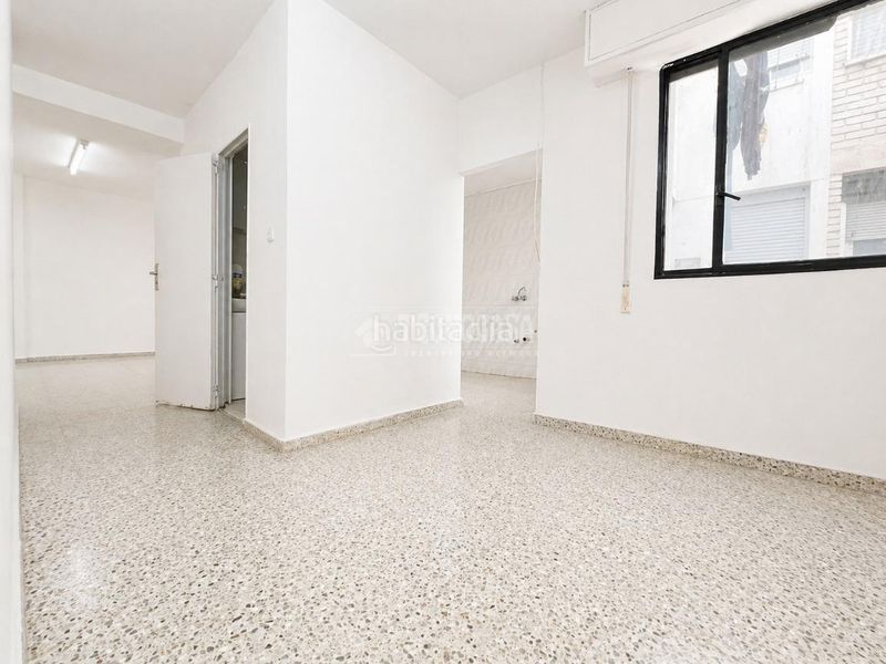 Foto 5c22c650-7460-4ba6-a1af-7860be196146. Local comercial a Aluche Madrid