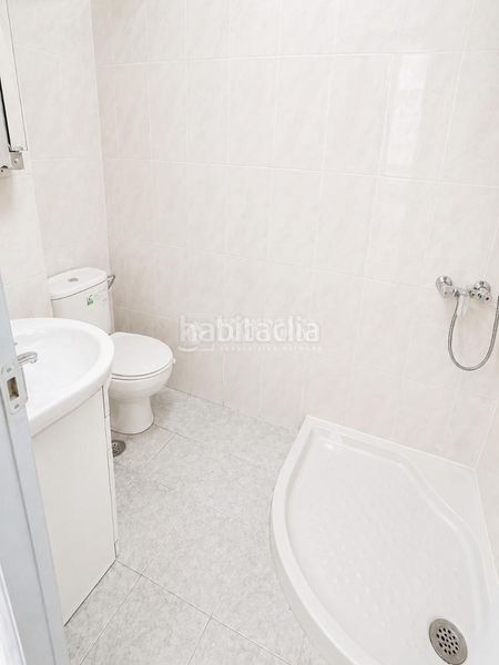 Foto fdde97f9-467f-4b34-9401-853cf719fb81. Local comercial a Aluche Madrid