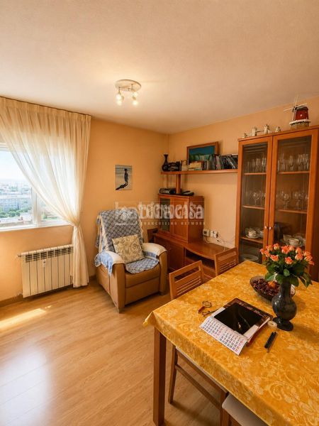 Foto 11e6ab30-5ab4-4cd4-af5a-9af5f7c28d54. Piso  en venta en Aluche Madrid