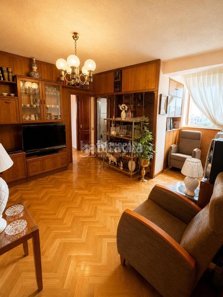 Foto 4aea1f76-4f2a-49c7-862f-174112330c8f. Piso  en venta en Aluche Madrid