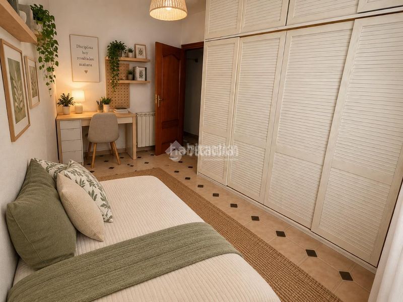 Foto bafa5c45-da91-44c2-bf61-f64a75a3932f. Piso  en venta en Aluche Madrid