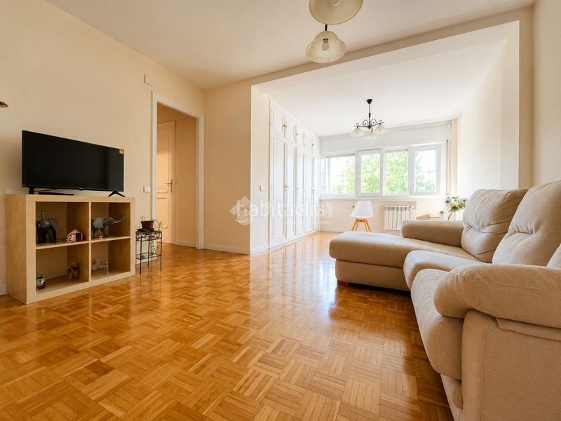 Foto 426cee64-9f7a-4363-9533-14feb8f7d624. Piso  en venta en Aluche Madrid