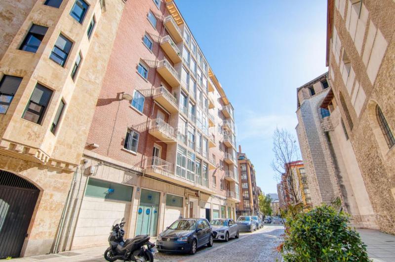 Foto 206f5f42-c31a-45f8-b199-3a0d47cf07e9. Piso  en venta en San Pablo - San Nicolás Valladolid