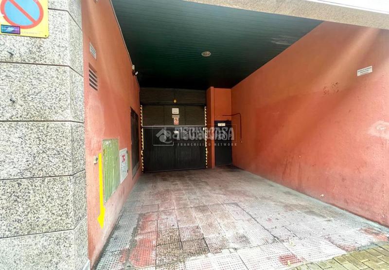 Foto c9472a77-2a17-4330-a240-7ef5722145e1. Parking voiture dans San Isidro Getafe