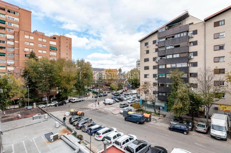 Foto cc65747c-2496-440f-8bc4-073e0f51b3dd. Parking coche boxplaza de garaje en venta en San Pascual Madrid