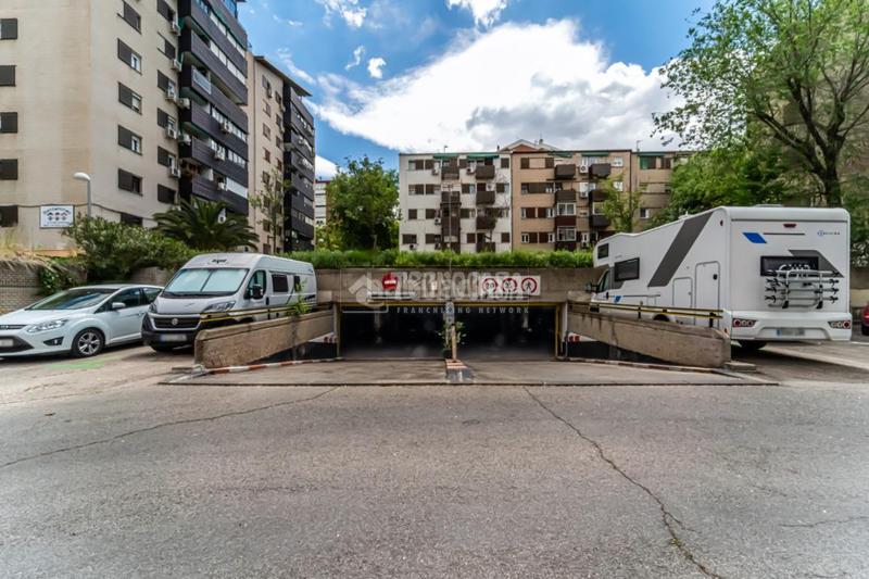 Foto 3c2a2523-c92c-449b-bf92-7c676dc8f6d4. Parking coche boxplaza de garaje en venta en San Pascual Madrid