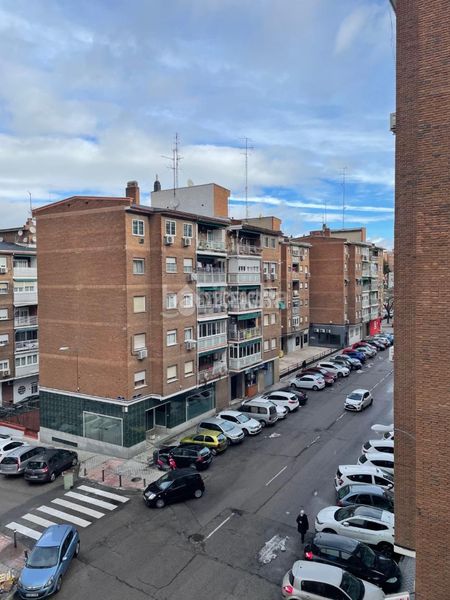 Foto 1055b5ef-4307-47a4-b97f-3e3f928c1f29. Estudi a San Pascual Madrid