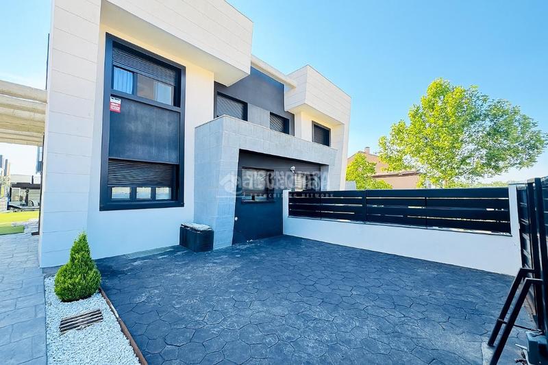 Foto 2118f6e4-67c9-420a-8c5a-917484d0b818. Casa pareada casa en venta en La Dehesa - El Pinar Navalcarnero