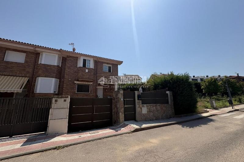Foto 1ee890a0-f389-4b19-af95-6a16877dac2e. Casa pareada casa en venta en El Pijorro Navalcarnero