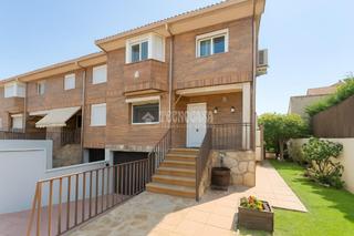 Maison jumelée à El Pijorro. Casa en venta en navalcarnero