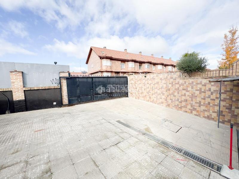 Foto 6b6d2109-67a7-4b4c-bf50-d8b1bfb992af. Casa aparellada amb calefacció aparcament a El Pijorro Navalcarnero