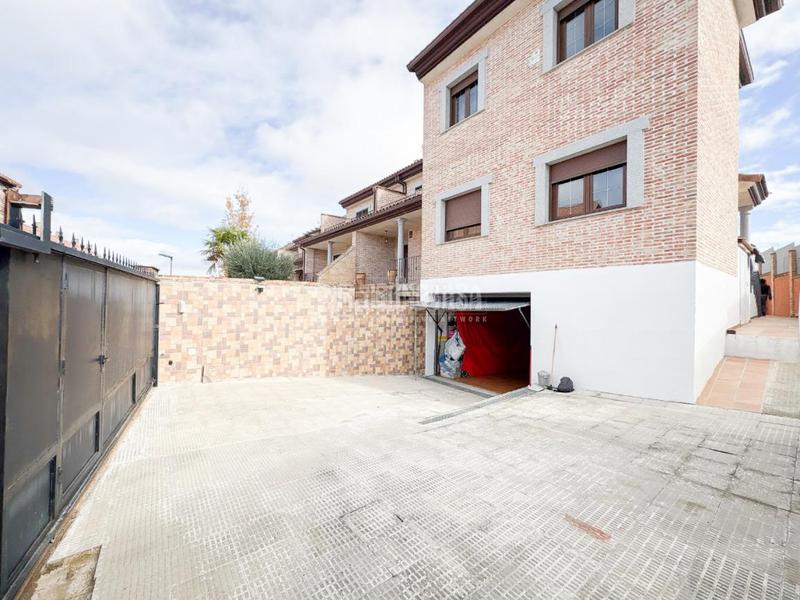 Foto 90acf078-4809-44d3-8baf-6c236f1fb295. Casa aparellada amb calefacció aparcament a El Pijorro Navalcarnero