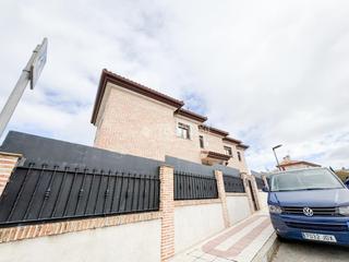 Casa aparellada a El Pijorro. Casa en venta en navalcarnero