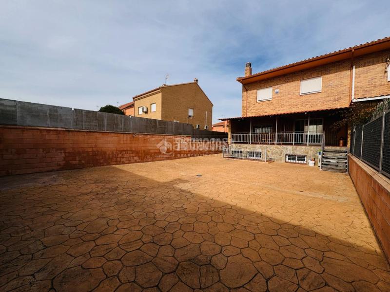 Foto 0b77b728-bd5c-4463-b5e5-101fbc94a814. Maison jumelée avec chauffage parking dans Covadonga - Los Manzanos Navalcarnero