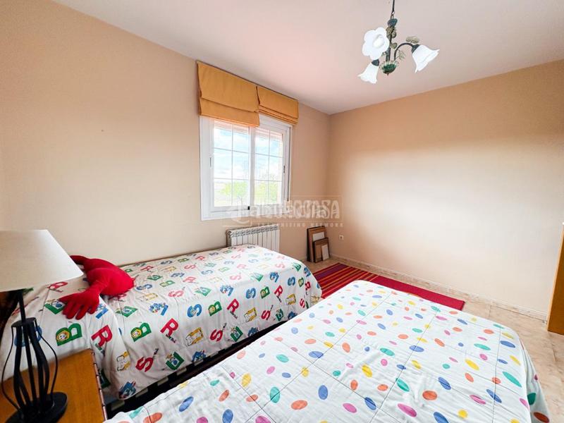 Foto c4f60b9b-56a0-47d9-84d5-0fb267ee88a7. Maison jumelée avec chauffage parking dans Covadonga - Los Manzanos Navalcarnero