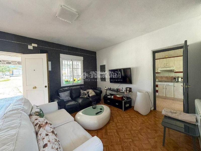 Foto be646d83-df6e-4ffa-a02d-9af2d3bc258a. Casa amb piscina a Villa del Prado