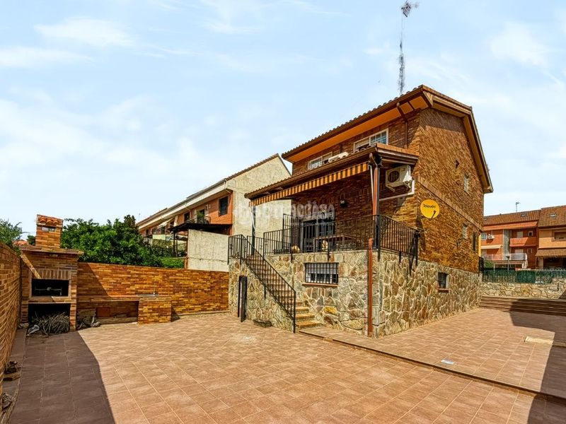 Foto 05175e51-8925-4826-823c-571bbbfe62f8. Casa aparellada amb calefacció aparcament a Covadonga - Los Manzanos Navalcarnero