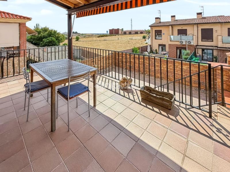 Foto 5a688933-ca24-438d-8a5b-1242f0809cb2. Casa aparellada amb calefacció aparcament a Covadonga - Los Manzanos Navalcarnero