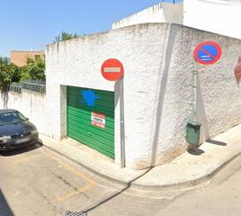Terreny residencial a Les Roquetes. Parcela urbana esquinera