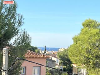 Xalet a Segur de Calafell Nucli Urbà. Disfruta del sol todo el año en esta amplia casa con solarium pr
