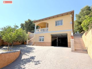 Chalet à Valldemar-Montmar. Chalet independiente a cuatro vientos con espectaculares vistas
