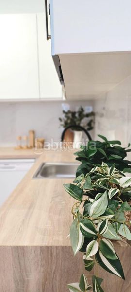 Foto a2eba171-fe68-4405-9b27-6a9e82a8b732. Pis amb calefacció a Adelfas Madrid