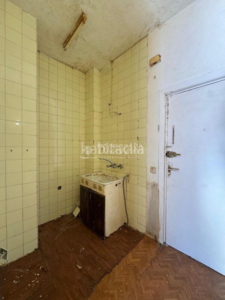 Foto b64906fe-3abf-42a0-8093-0ae8cc35bc87. Estudio piso en venta en Vallehermoso Madrid