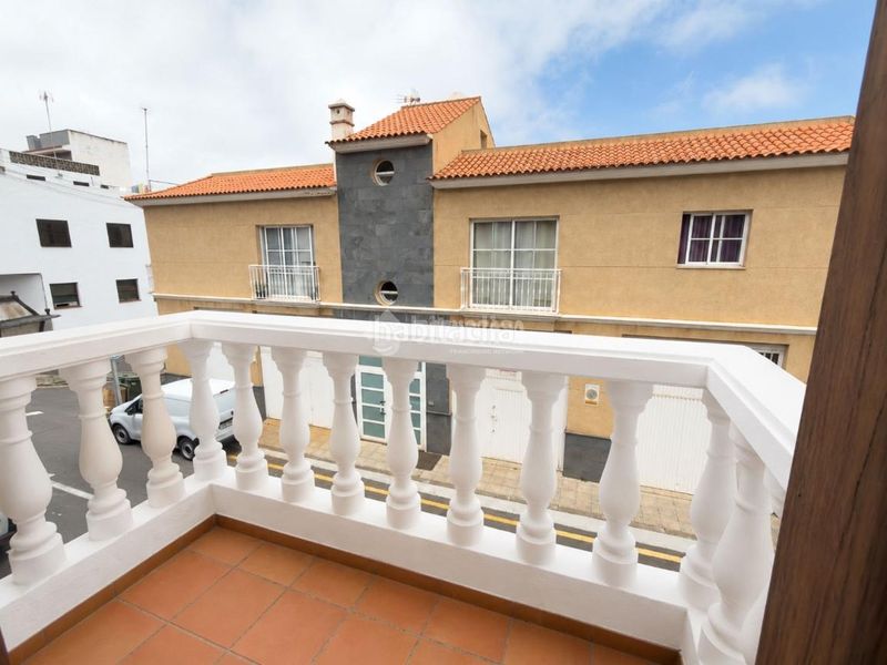 Foto 54846d22-b845-4352-a161-0fb4d597c13a. Casa aparellada a Centro Orotava (La)