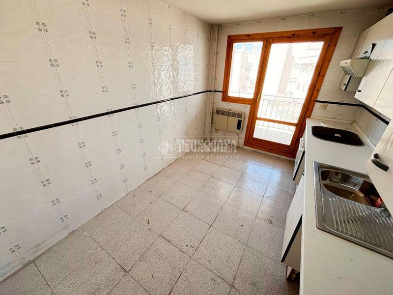 Foto f303ad01-e50b-42d7-a55a-3d071b6b463f. Pis amb aparcament piscina a Utebo