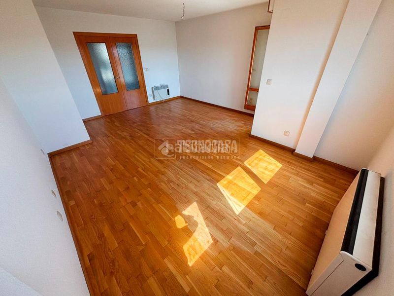 Foto f751f08b-b26b-426b-90f5-a11829512635. Pis amb aparcament piscina a Utebo