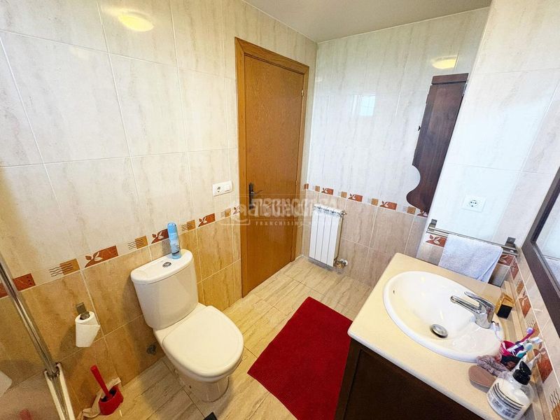Foto 10add424-c0b5-4262-8006-c56d095aa0f1. Casa aparellada amb calefacció aparcament a Alfonso Zaragoza