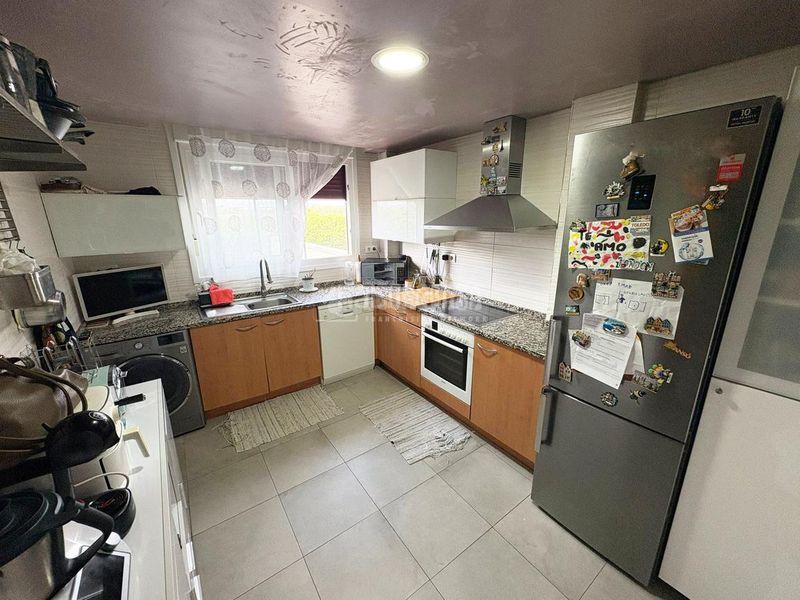 Foto 7277c3d3-1457-4922-aadf-d128b7341e91. Casa aparellada amb calefacció aparcament a Alfonso Zaragoza
