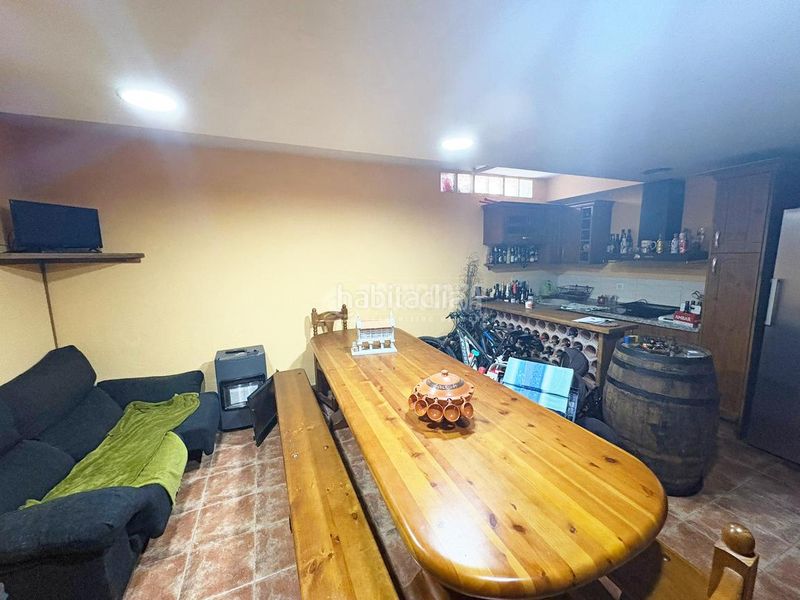 Foto ed2cf037-86ad-4c85-8576-969d292fe631. Casa aparellada amb calefacció aparcament a Alfonso Zaragoza