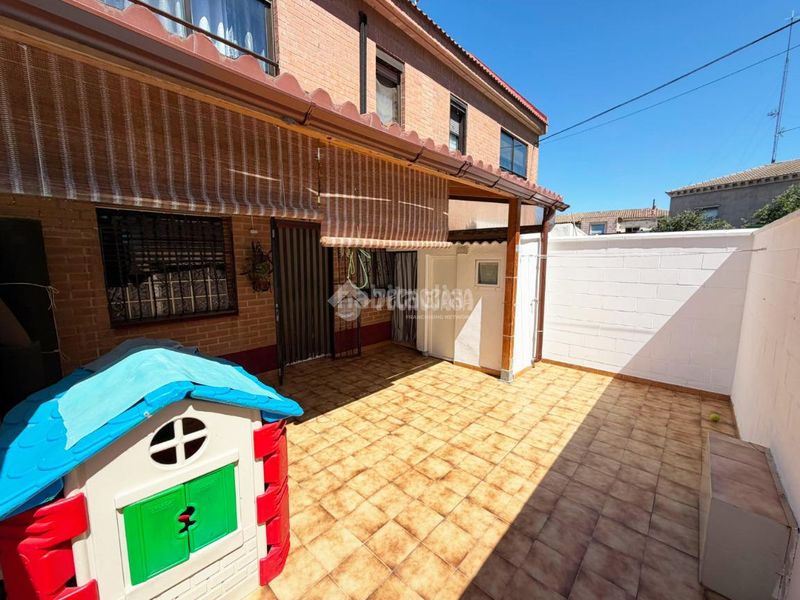 Foto 292d1f99-7709-462b-87fc-c2cde1b08366. Casa aparellada amb calefacció piscina a Santa Isabel Zaragoza