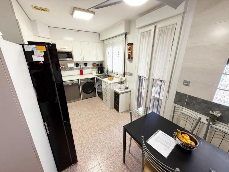 Foto 3358a69f-8444-48f3-838d-07e332804980. Casa aparellada amb calefacció piscina a Santa Isabel Zaragoza