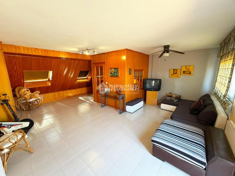 Foto 9ef85739-355e-4c02-856e-da6af24d5dca. Casa aparellada amb calefacció piscina a Santa Isabel Zaragoza