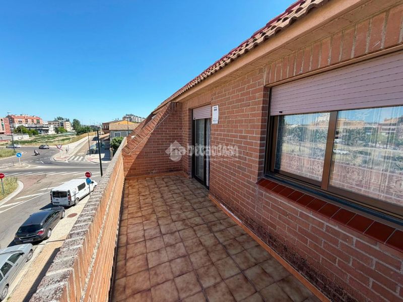 Foto b528d55c-4892-4a27-9ab3-9a7ed6c88a55. Casa aparellada amb calefacció piscina a Santa Isabel Zaragoza