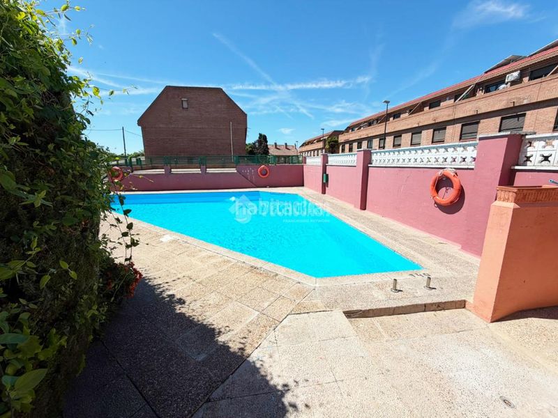 Foto d024474a-2fc2-4c28-b234-48f1be6d834b. Casa aparellada amb calefacció piscina a Santa Isabel Zaragoza