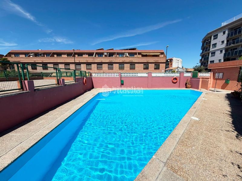Foto db7a169c-edbb-41f9-84cc-27628d80669e. Casa aparellada amb calefacció piscina a Santa Isabel Zaragoza