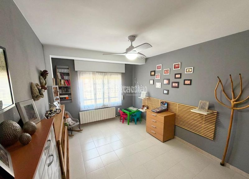Foto e1b27fce-2abf-4357-9d95-f71452edda12. Casa aparellada amb calefacció piscina a Santa Isabel Zaragoza