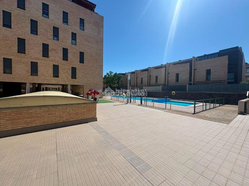 Foto 5693560b-3411-4619-b80c-4b158d04ebe8. Estudi amb piscina a Santa Isabel Zaragoza