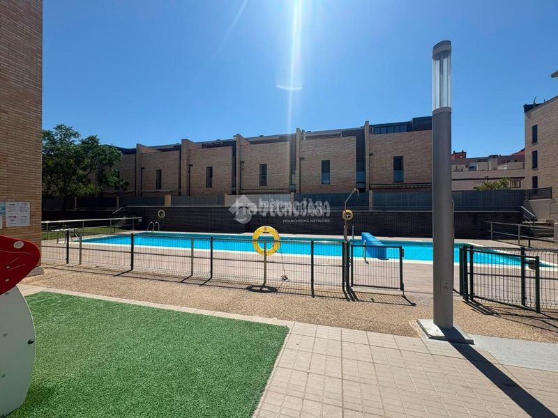 Foto 8dc241dc-7515-42d5-b17a-d33ab676a9ee. Estudi amb piscina a Santa Isabel Zaragoza