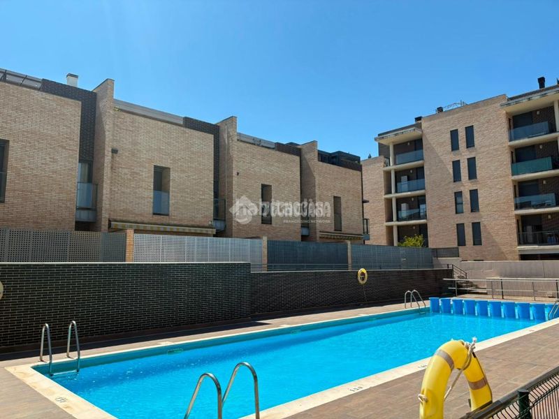 Foto 9a8780af-b3d6-4fe1-8549-5bd6baa52a0a. Estudi amb piscina a Santa Isabel Zaragoza
