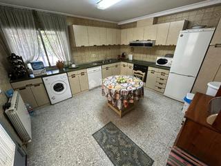 Maison jumelée à Villanueva de Gállego. Casa en venta en villanueva de gállego