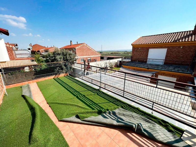 Foto 43c9e193-16b8-4979-a194-61e8f1090f4e. Casa amb calefacció aparcament piscina a Puebla de Alfindén (La)