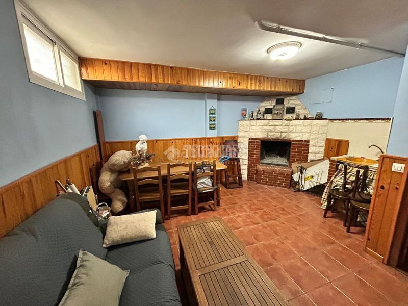 Foto 1719a781-8e49-465b-bbe5-406ee2155be7. Casa aparellada amb calefacció aparcament a Santa Isabel Zaragoza